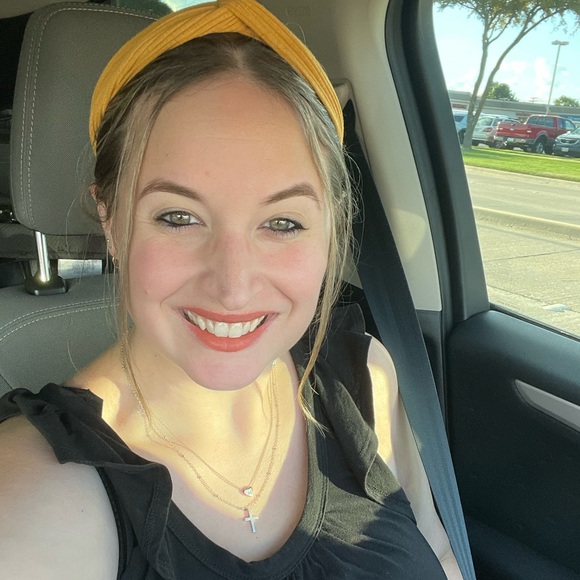 Meet your Posher, Camilla - Picture 2 of 2